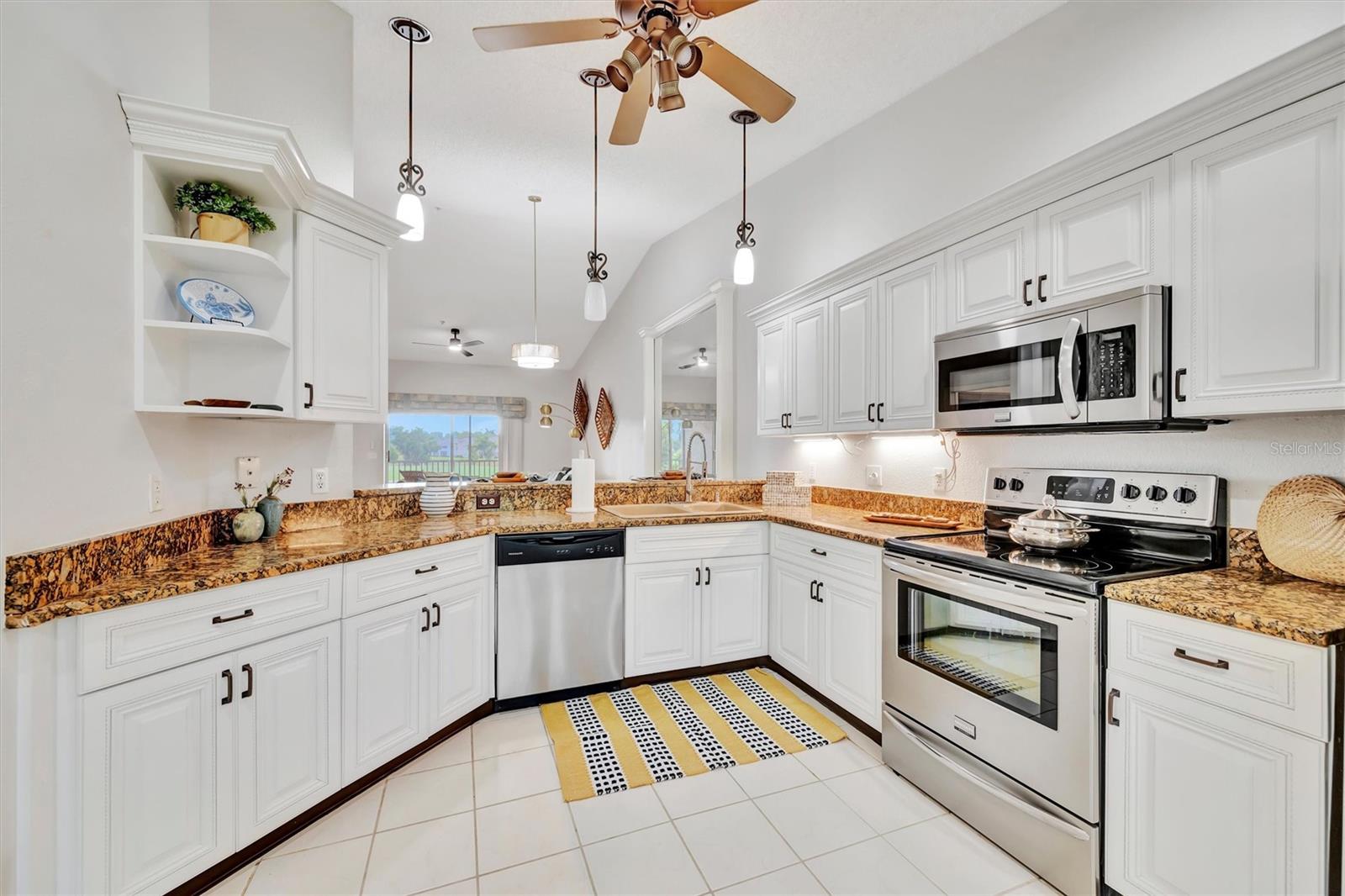 HERITAGE OAKS GOLF & COUNTRY CLUB - Residential
