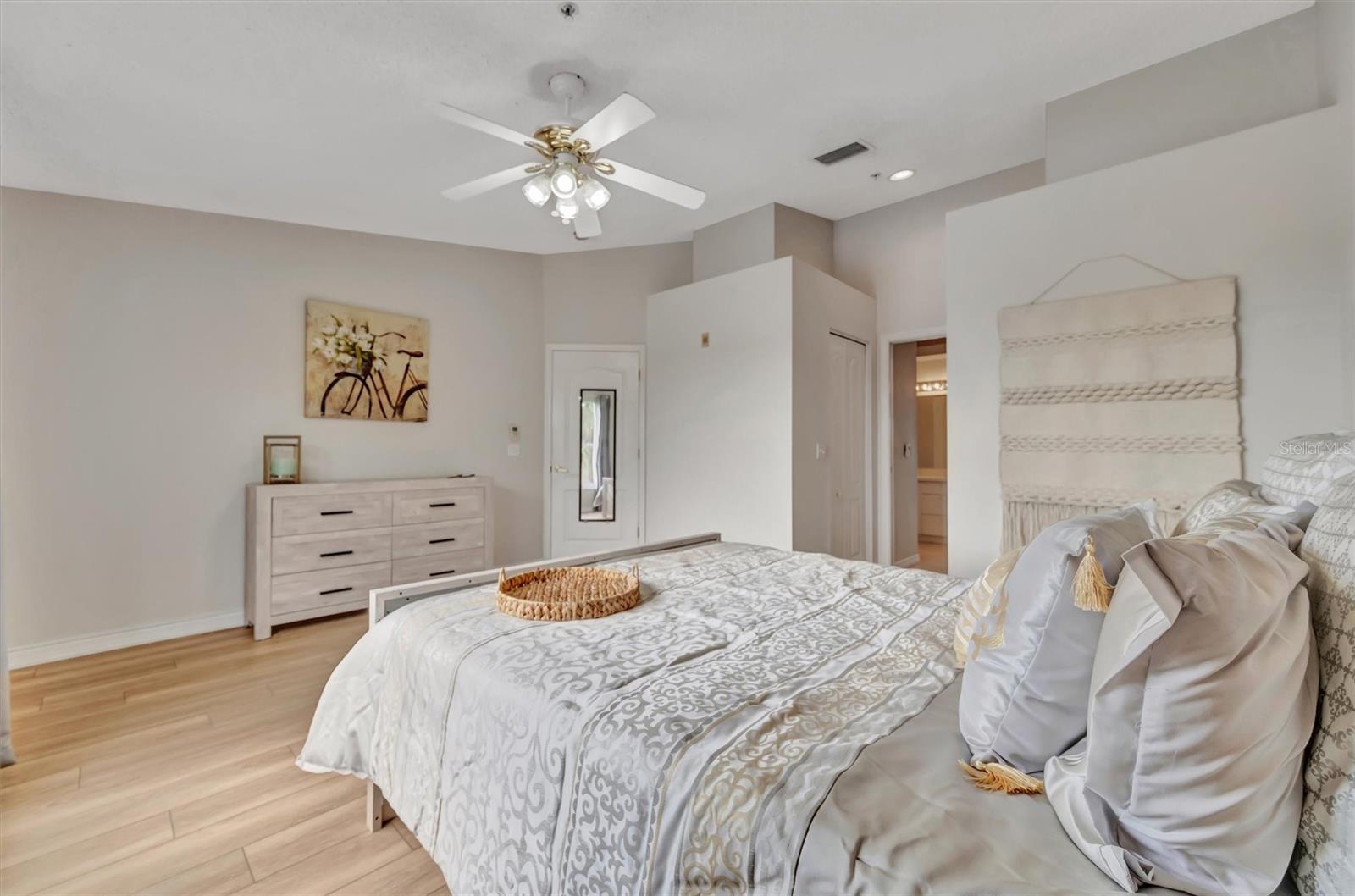 HERITAGE OAKS GOLF & COUNTRY CLUB - Residential
