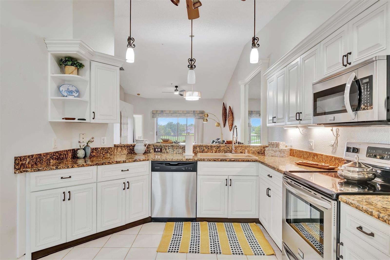 HERITAGE OAKS GOLF & COUNTRY CLUB - Residential