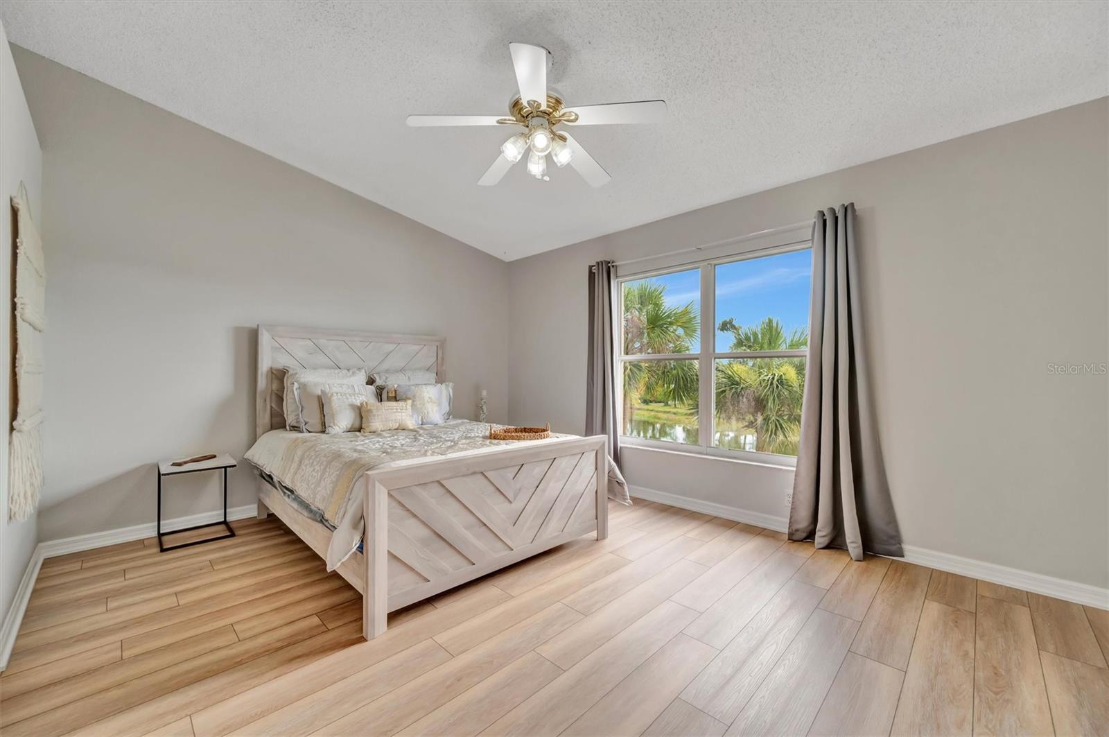 HERITAGE OAKS GOLF & COUNTRY CLUB - Residential