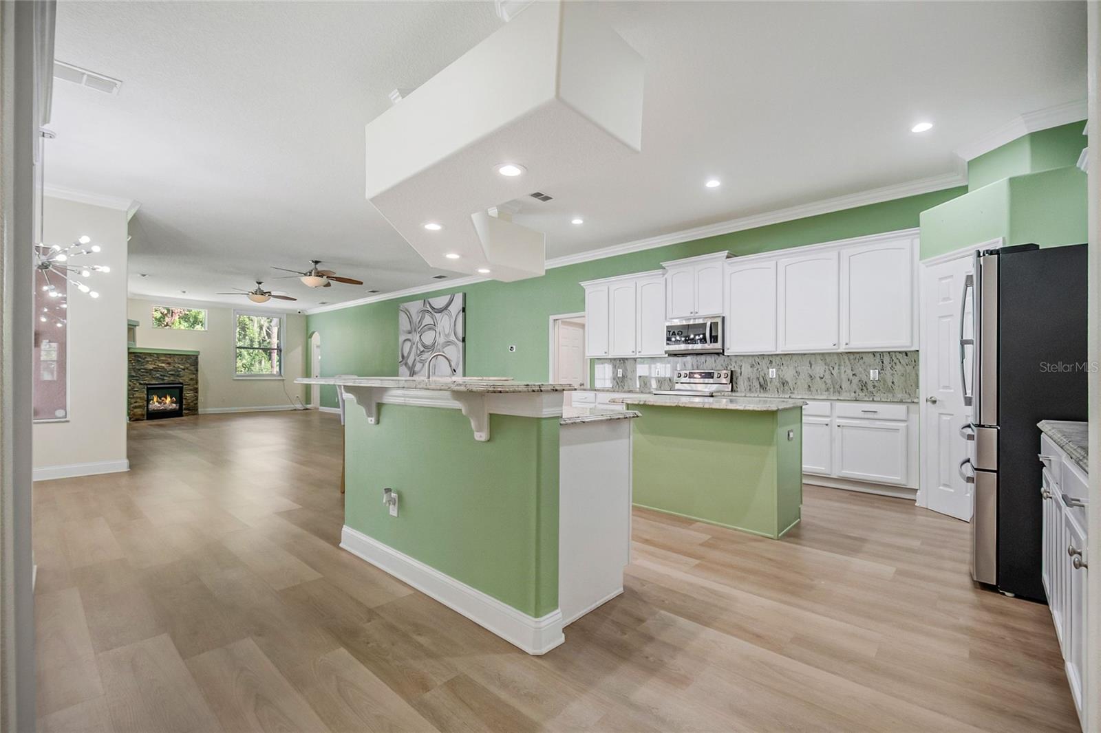 VISTA LAKES - Residential