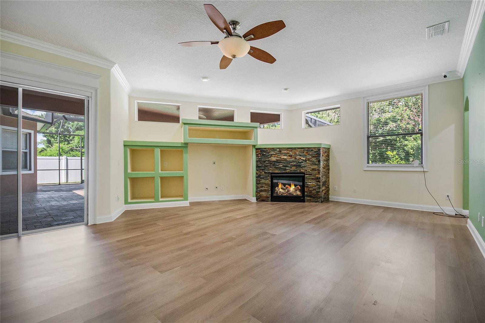 VISTA LAKES - Residential