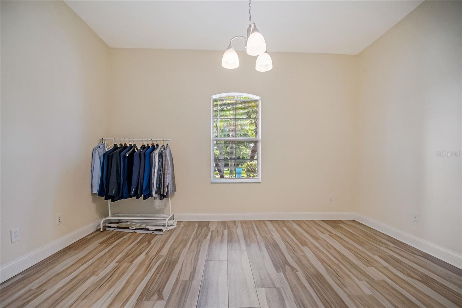 VISTA LAKES - Residential