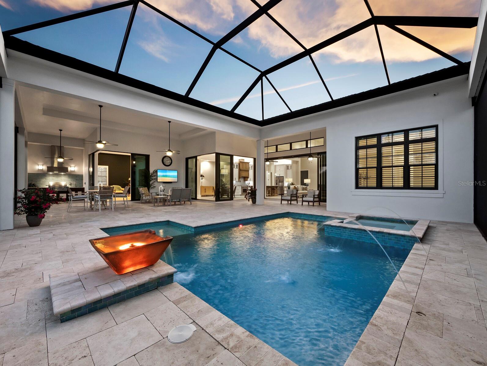 FOUNDERS CLUB - Residential