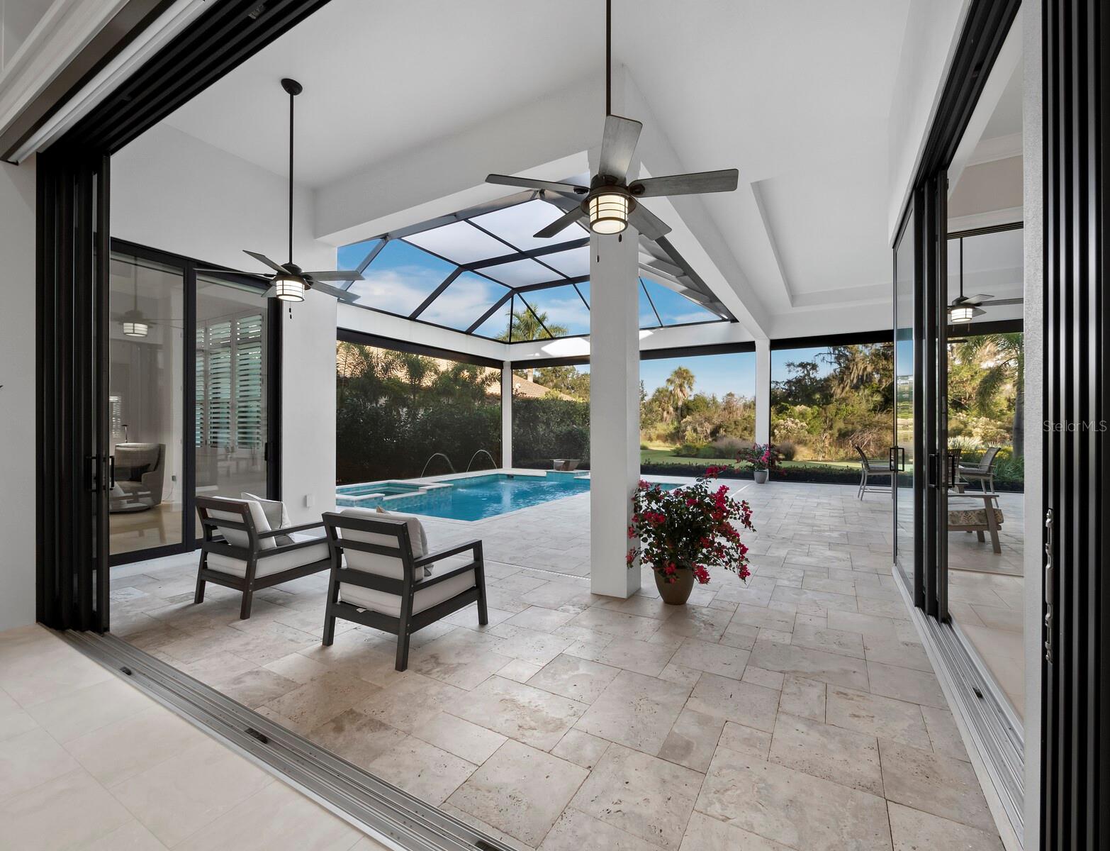 FOUNDERS CLUB - Residential