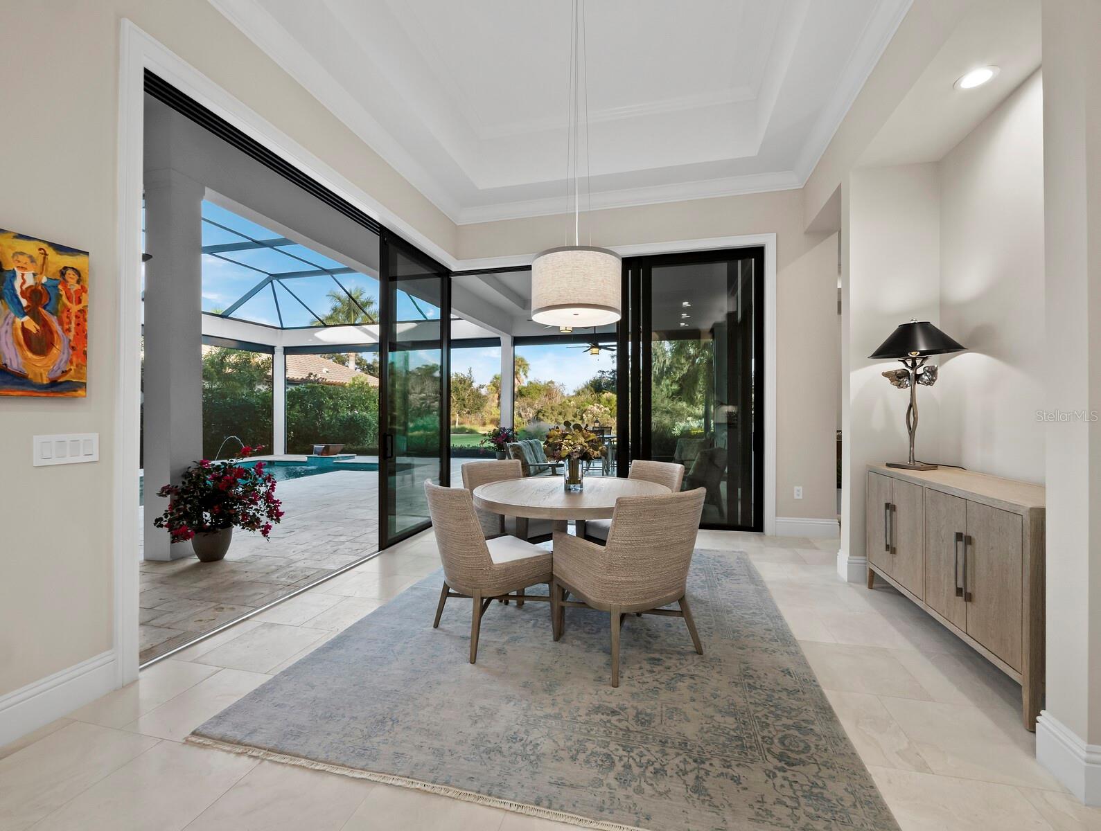 FOUNDERS CLUB - Residential