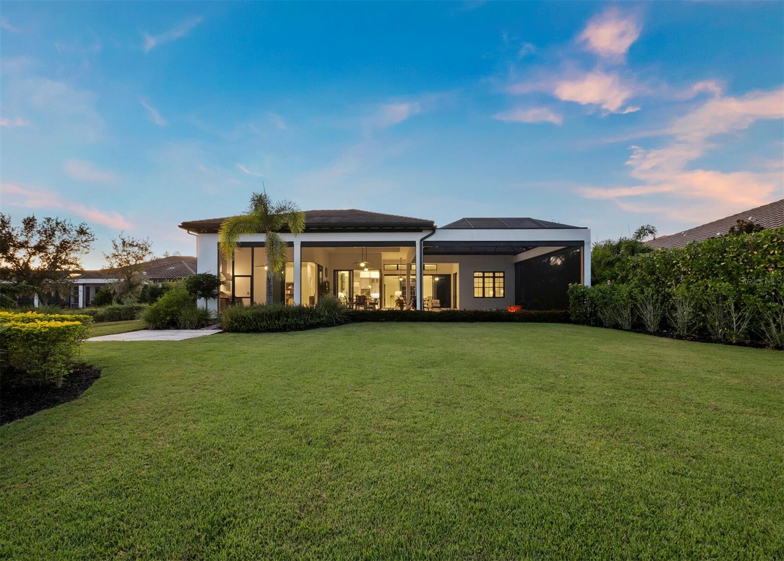 FOUNDERS CLUB - Residential
