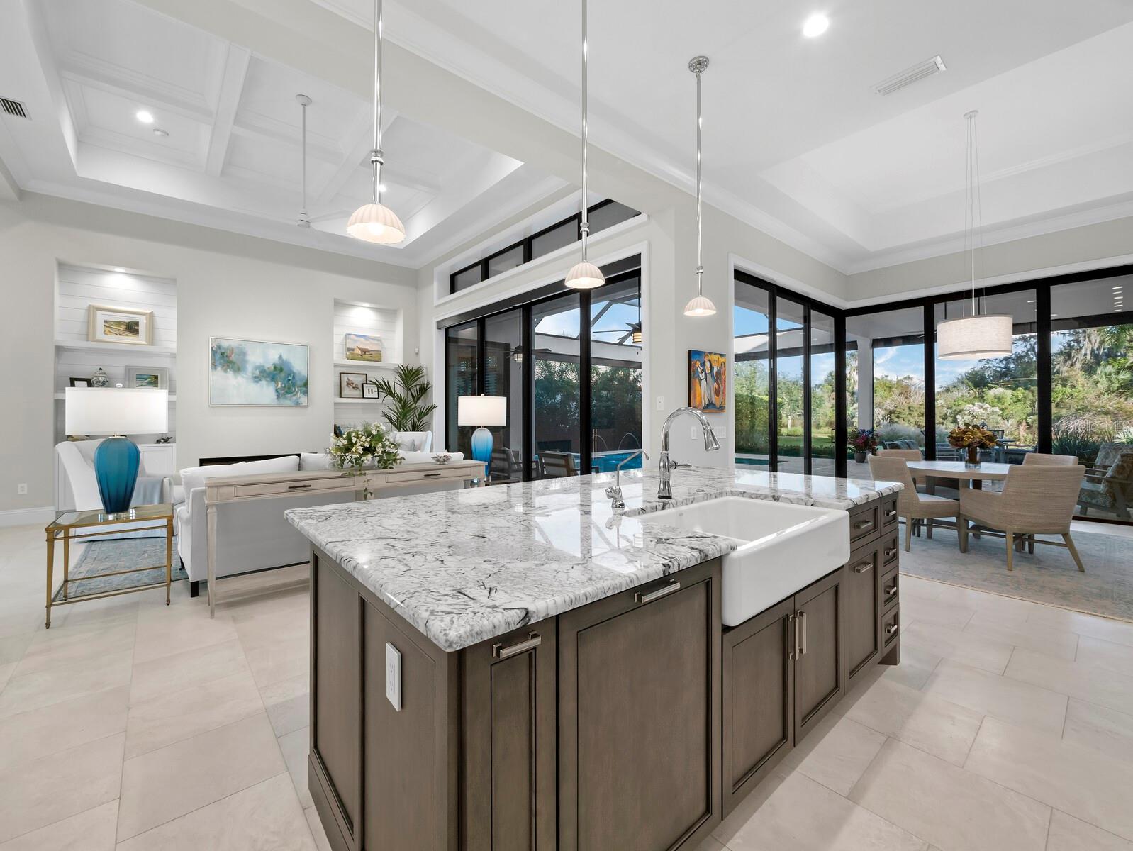 FOUNDERS CLUB - Residential