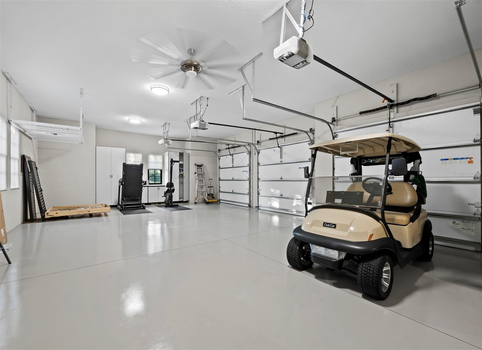 FOUNDERS CLUB - Residential