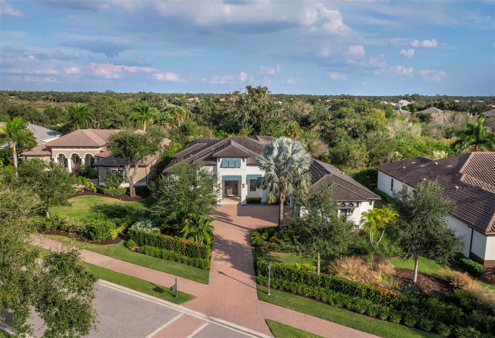 FOUNDERS CLUB - Residential