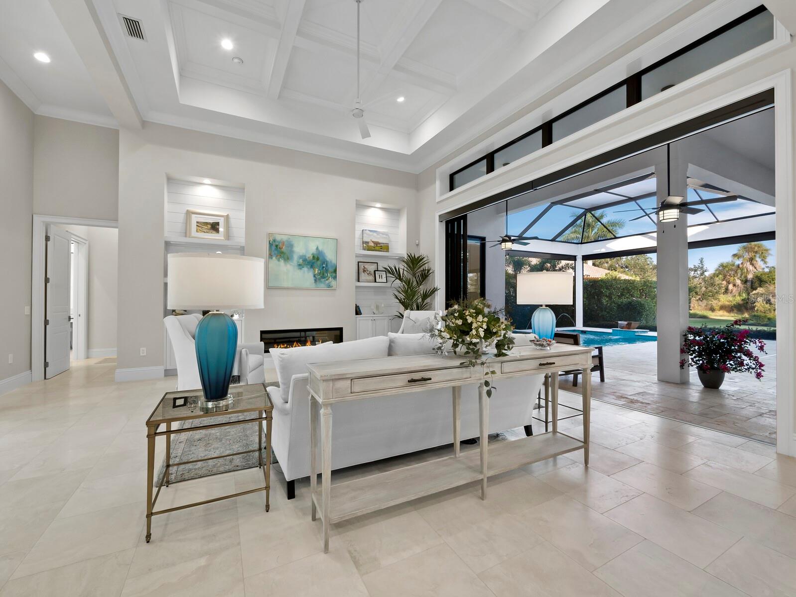 FOUNDERS CLUB - Residential