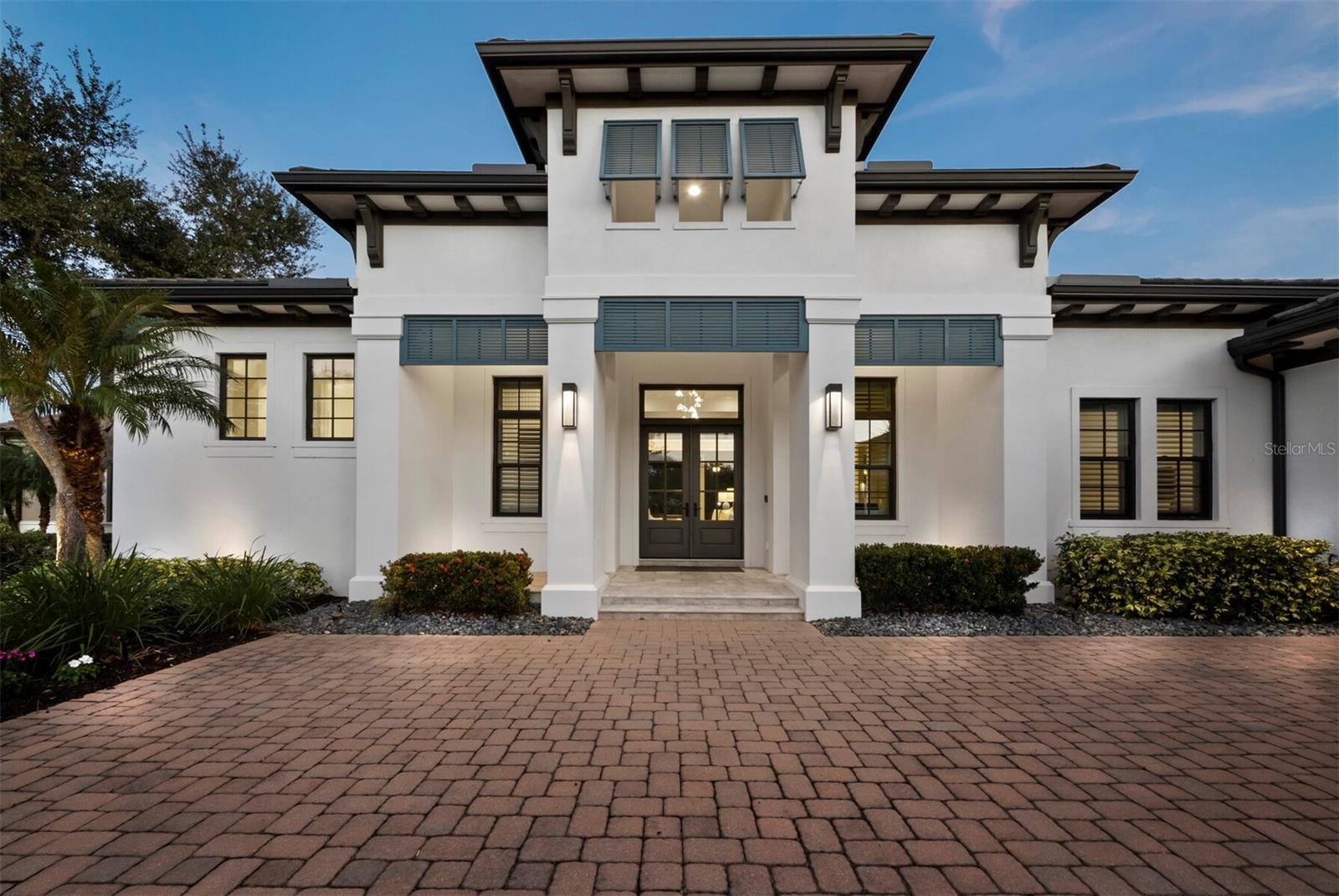 FOUNDERS CLUB - Residential