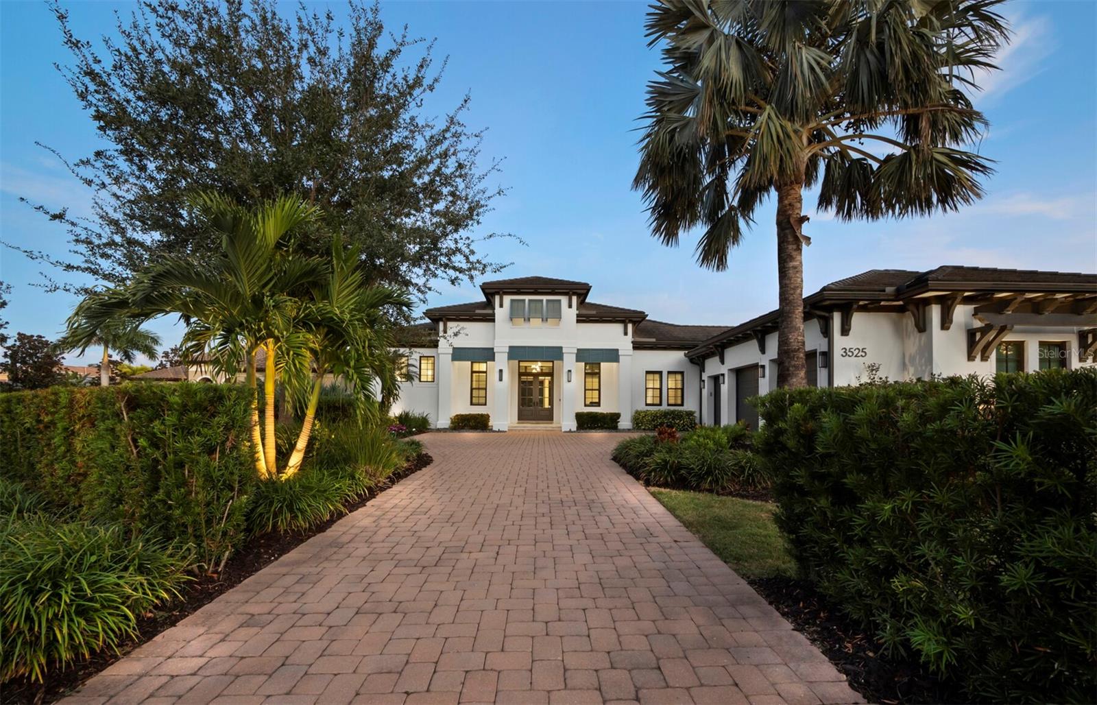 FOUNDERS CLUB - Residential