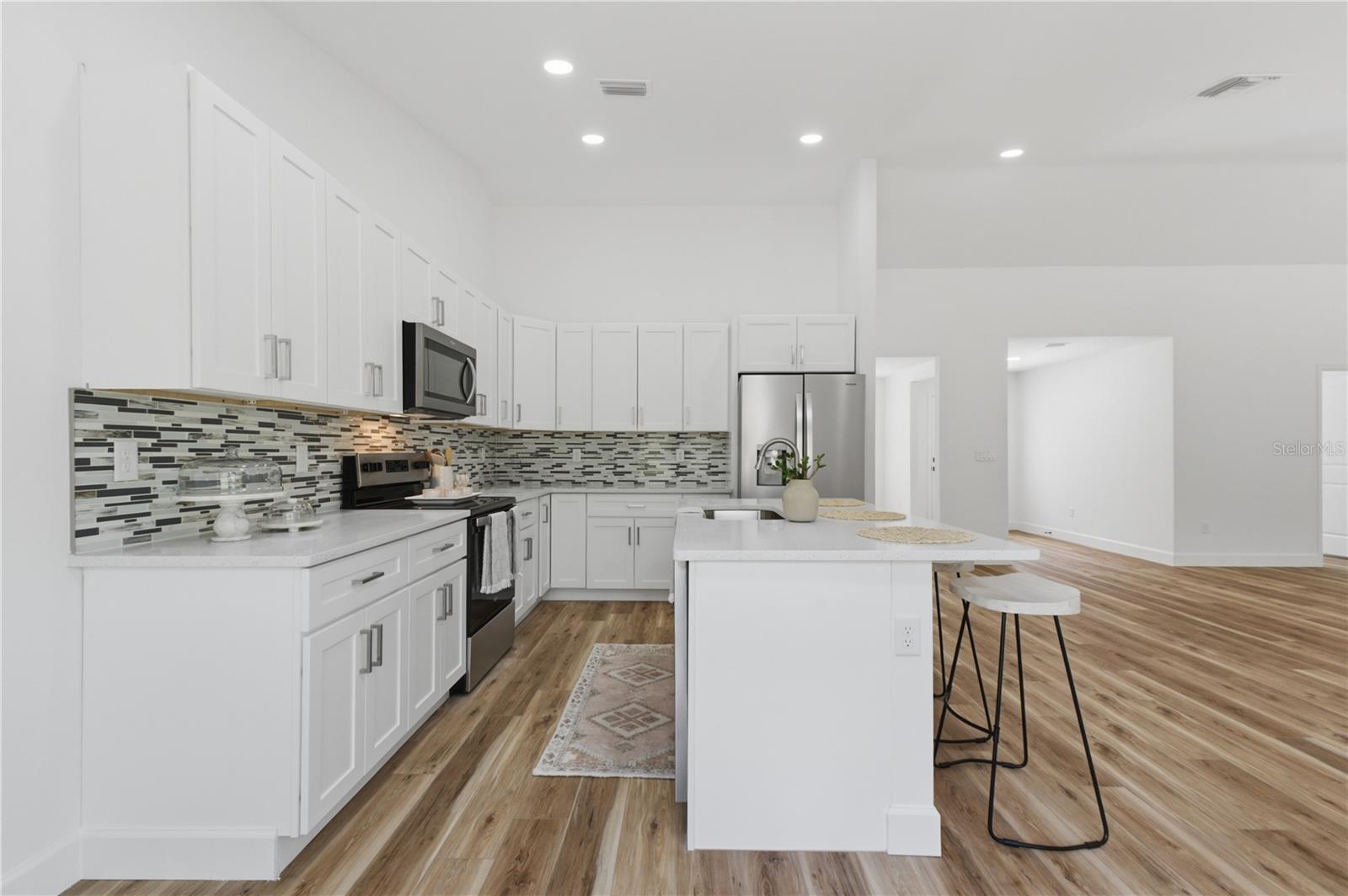 ROYAL HIGHLANDS - Residential