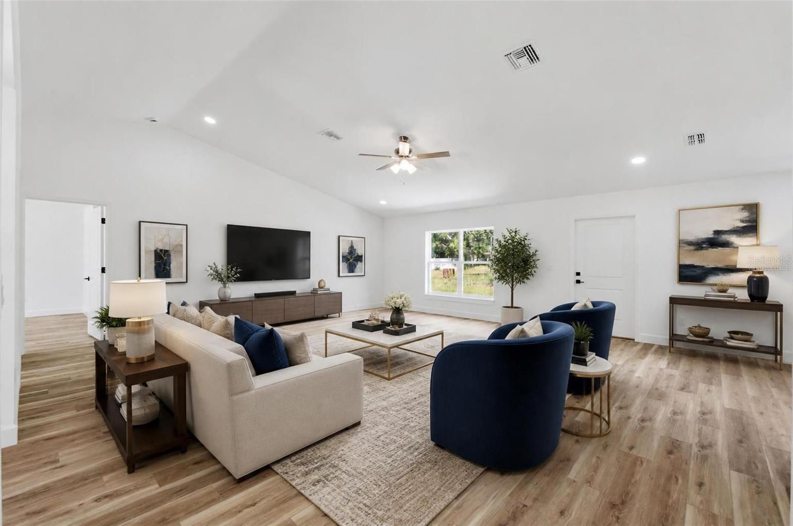 ROYAL HIGHLANDS - Residential