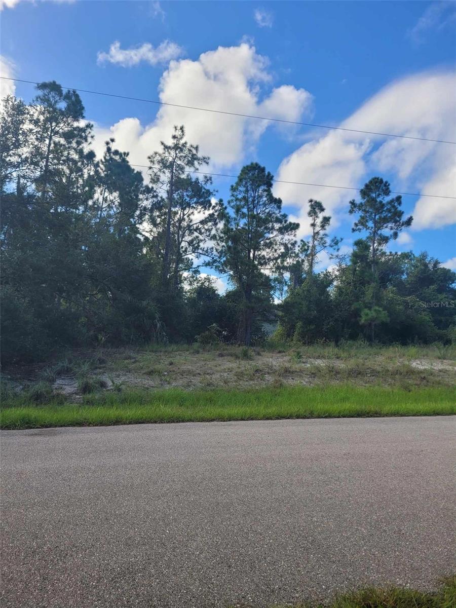 Buildable lot in lovely and quickly developing residential area of North Port. Lots of new construction in the area. Flood Zone X (not in a flood zone). Excellent, prime location, very close to Atwater Dr, and I-75. Near dining, shopping, golf. Motivated seller. No environmental issues.