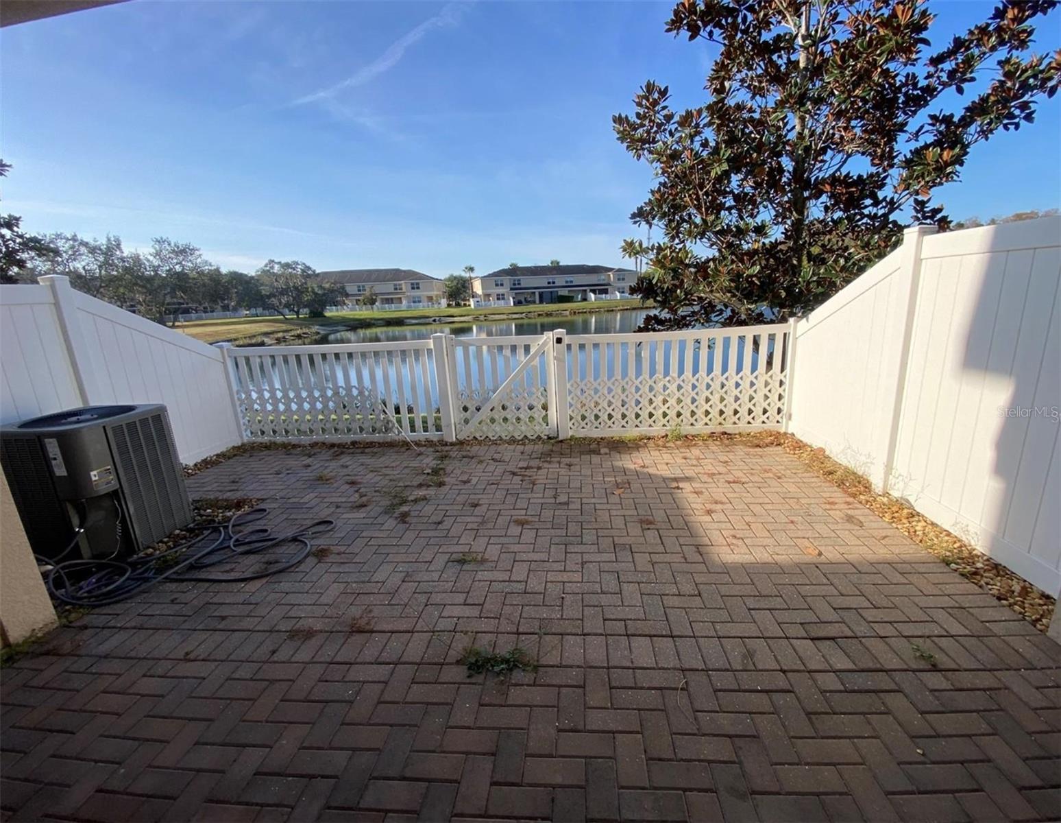 VERANDAH TWNHMS - Residential Lease