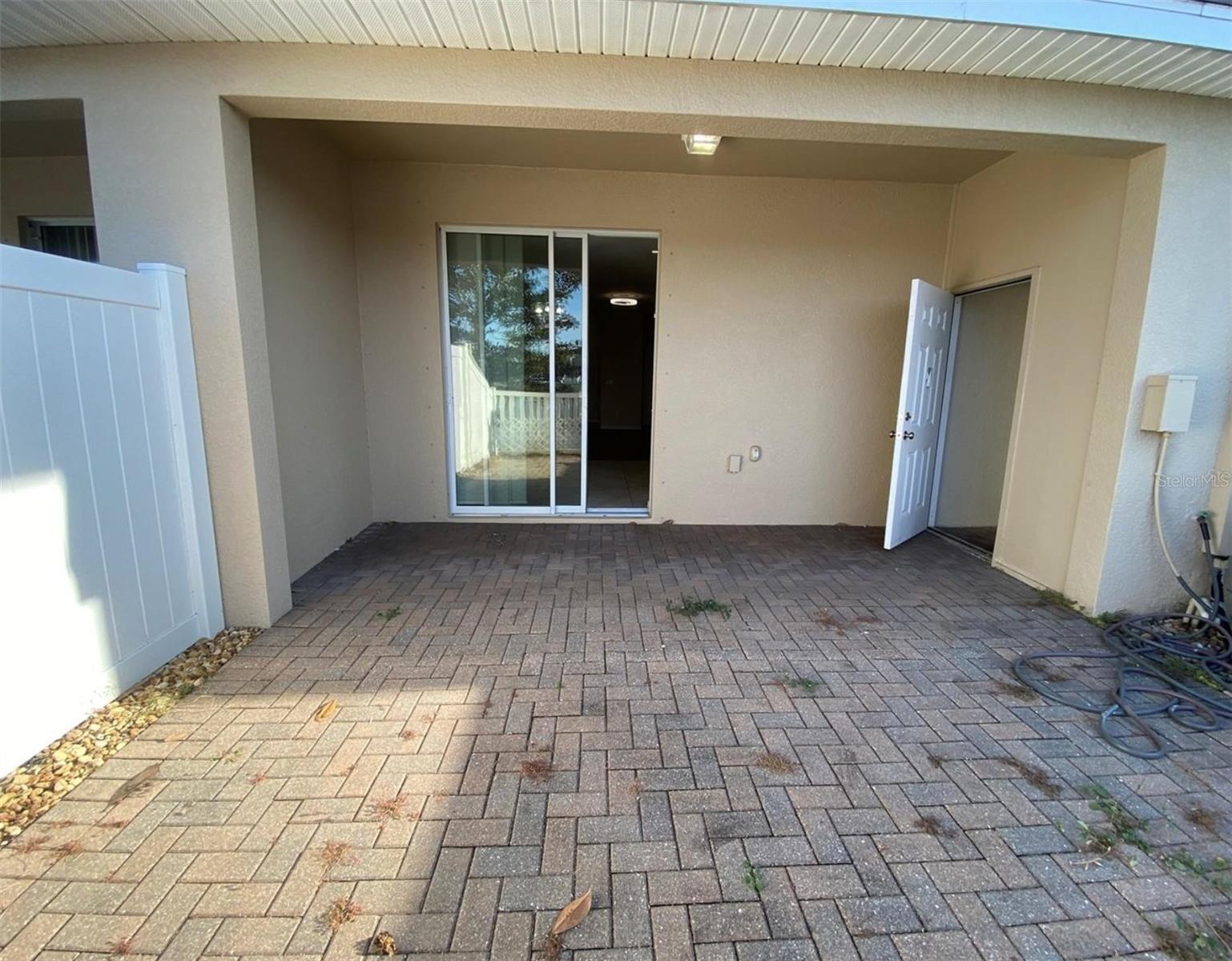 VERANDAH TWNHMS - Residential Lease
