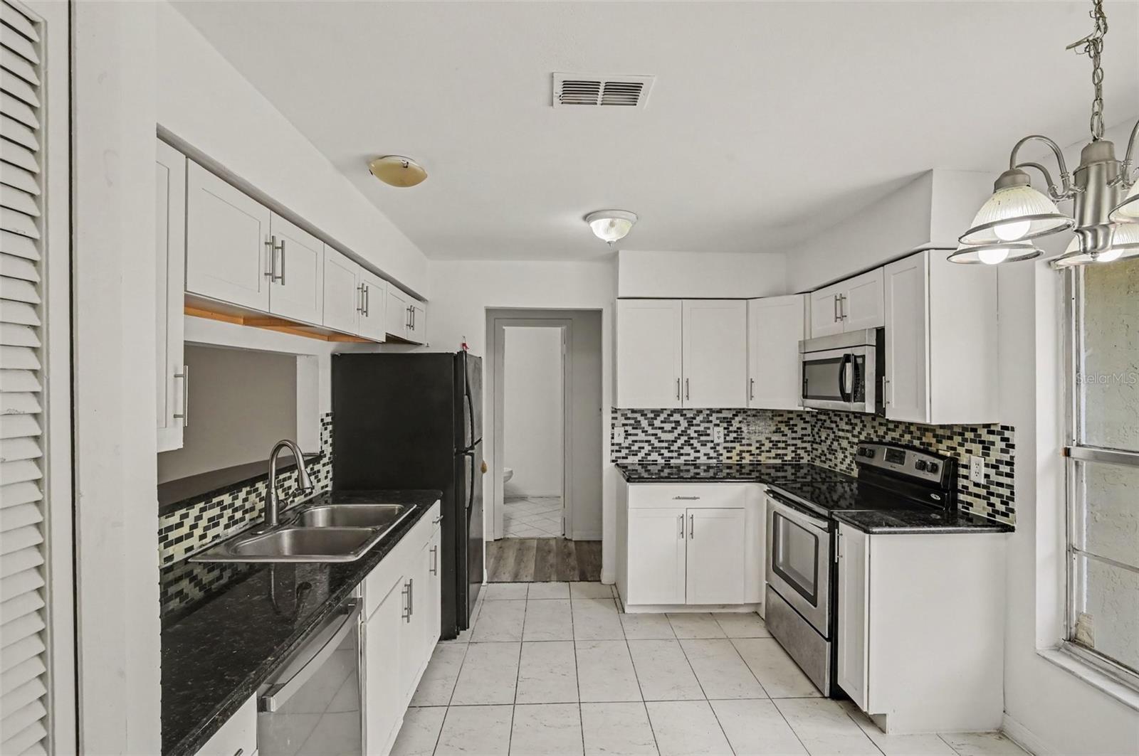 RAINTREE PLACE PH 01 - Residential