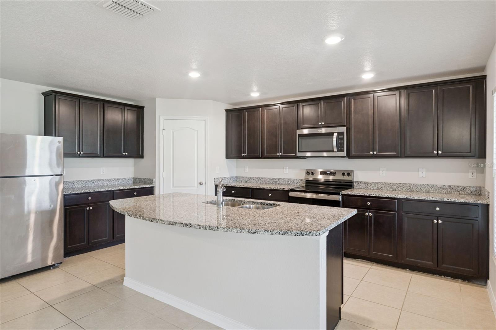 LAKE JACKSON RIDGE - Residential