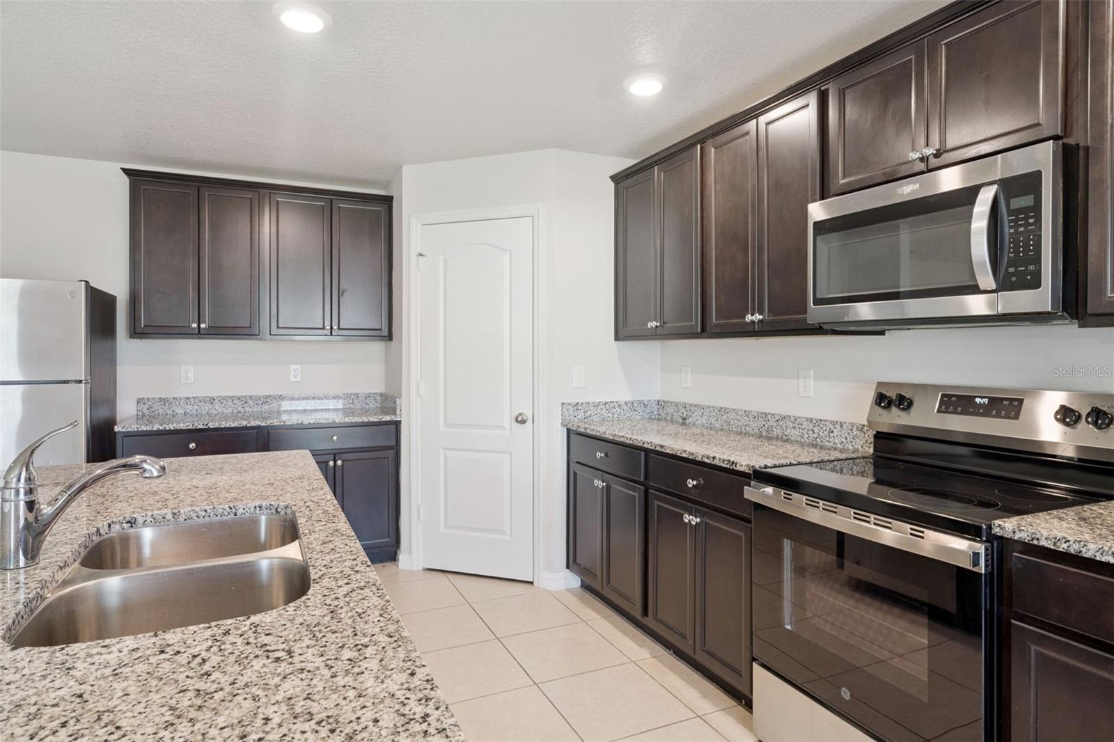 LAKE JACKSON RIDGE - Residential