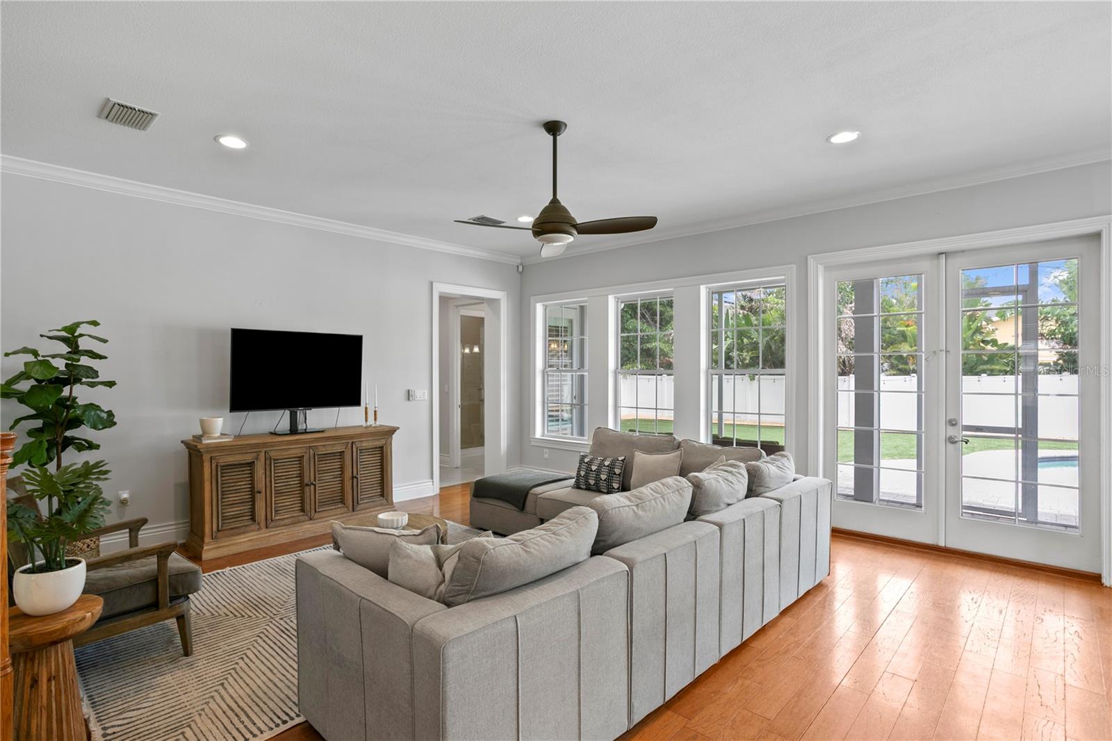 MARYLAND MANOR 2ND UNIT - Residential