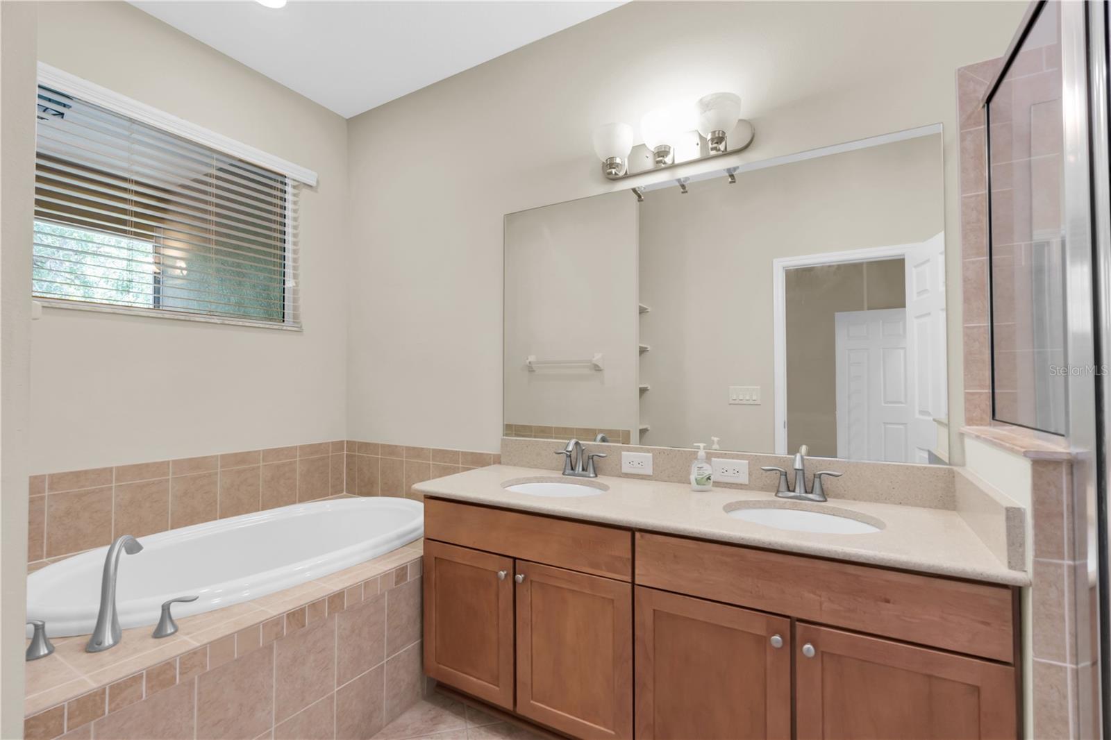 SOUTH HAMPTON - Residential
