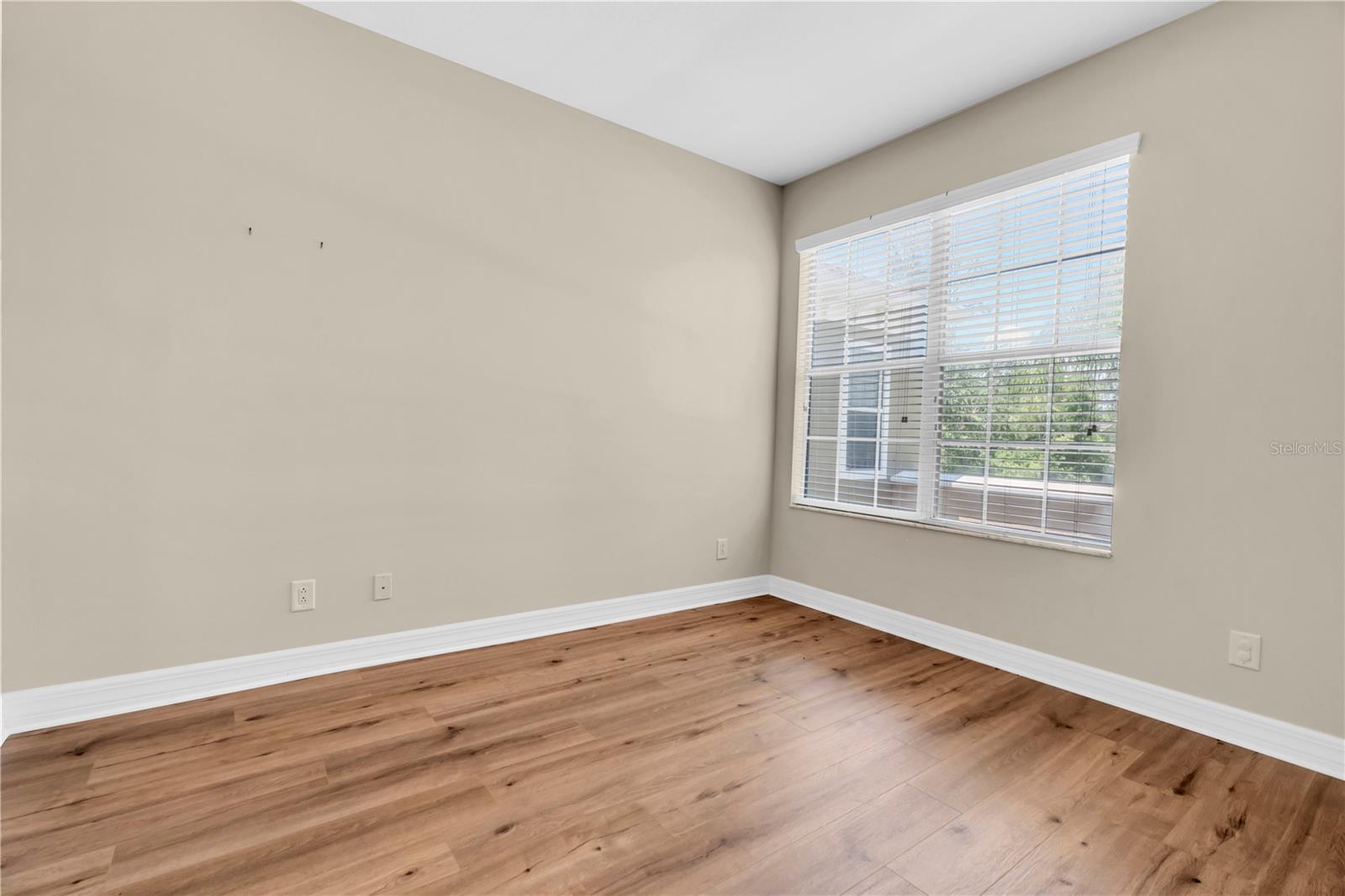 SOUTH HAMPTON - Residential