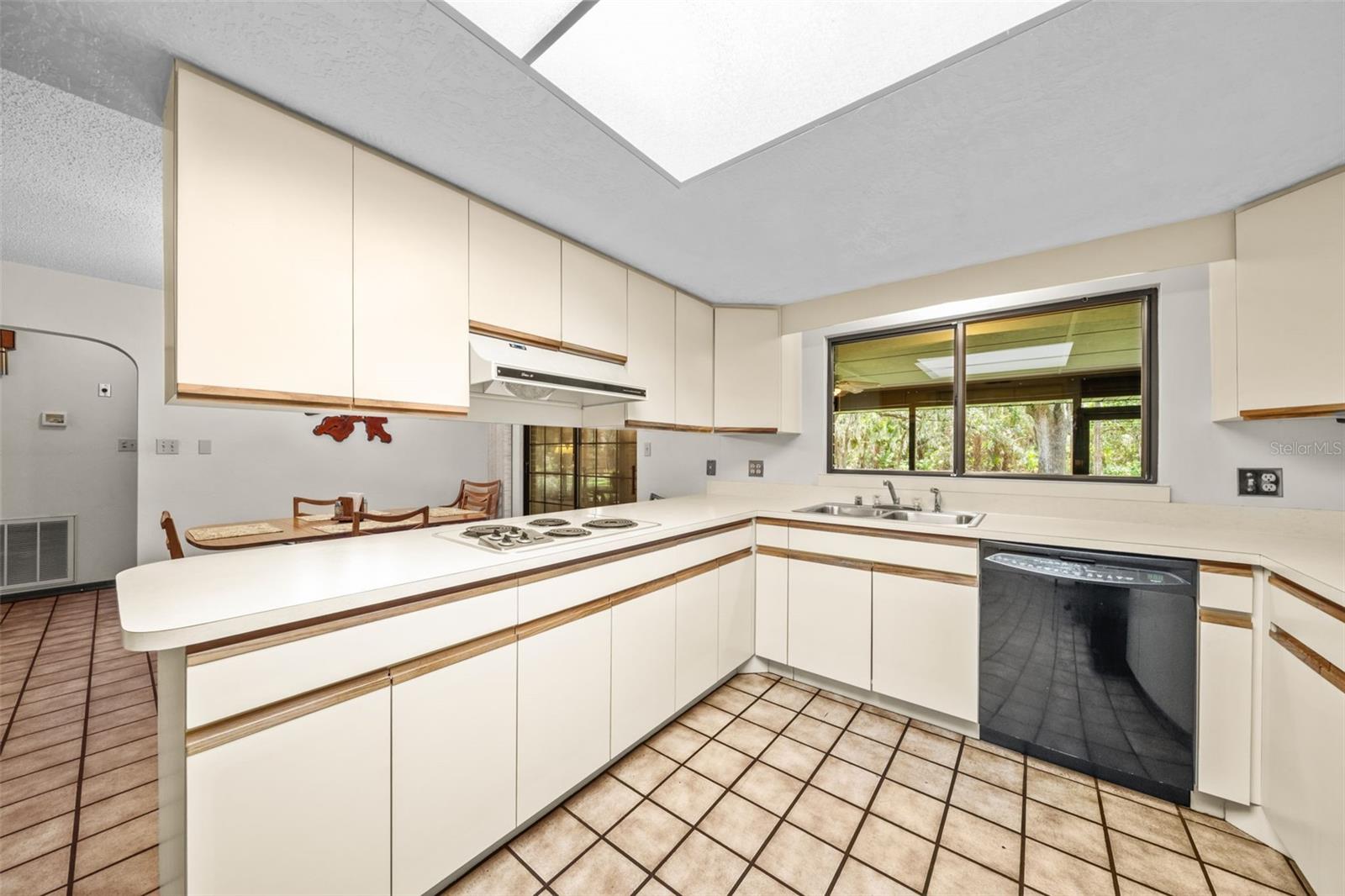 COUNTRY RIVER ESTATES - Residential
