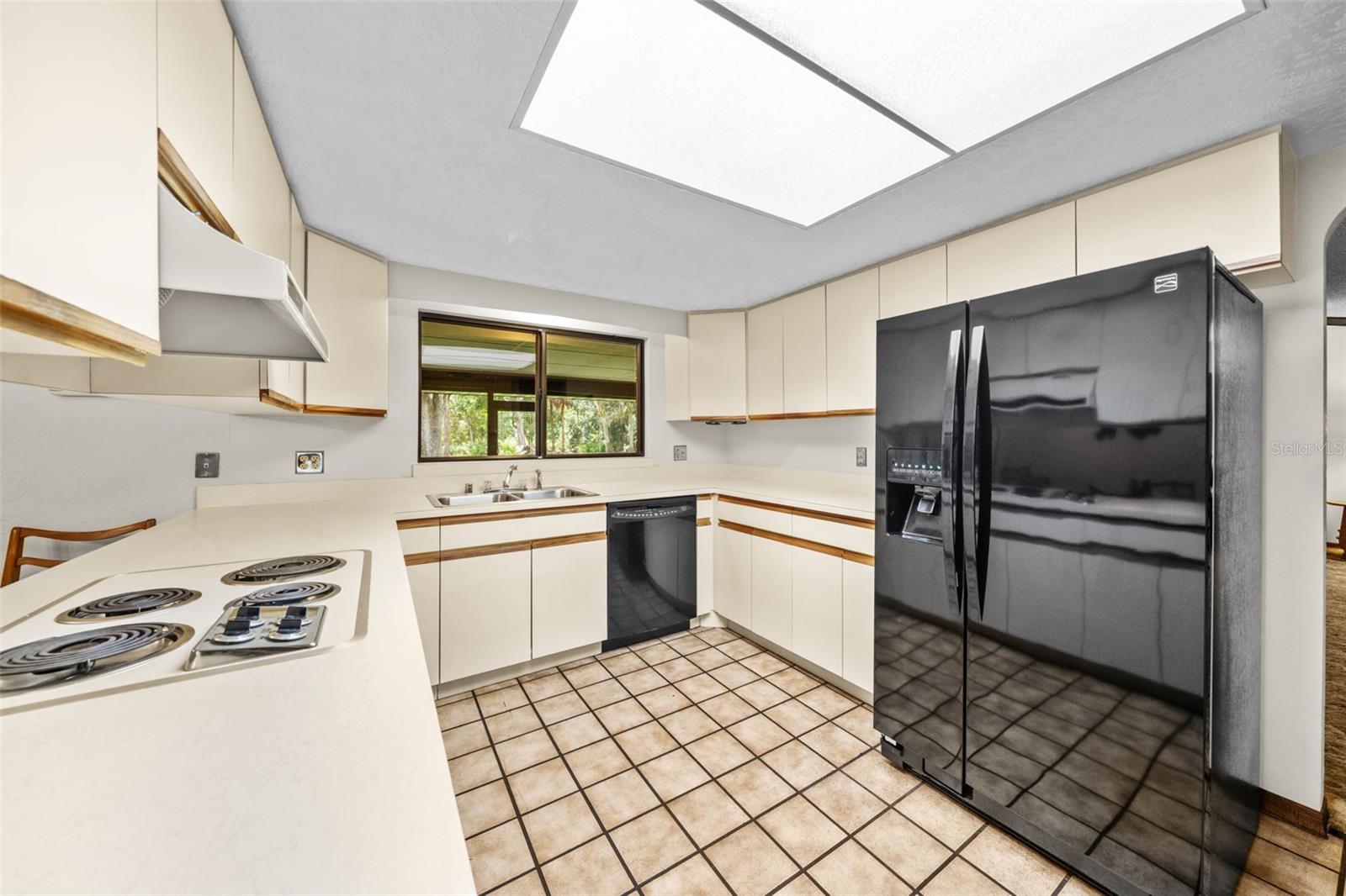 COUNTRY RIVER ESTATES - Residential