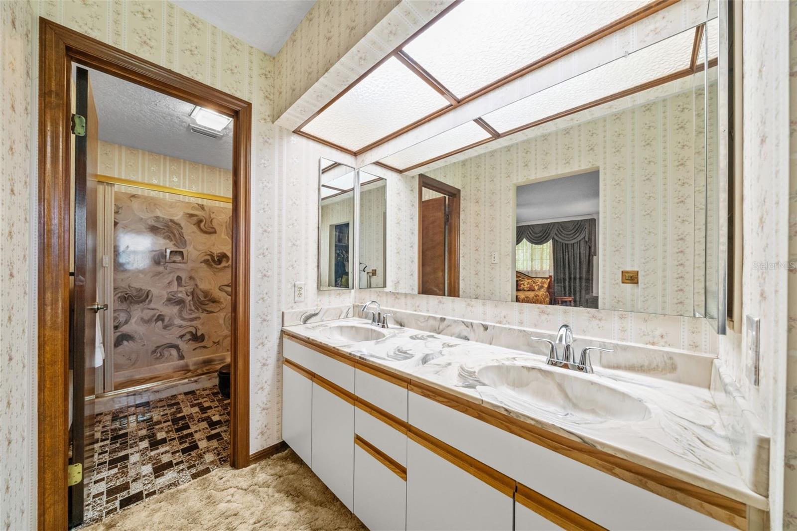 COUNTRY RIVER ESTATES - Residential