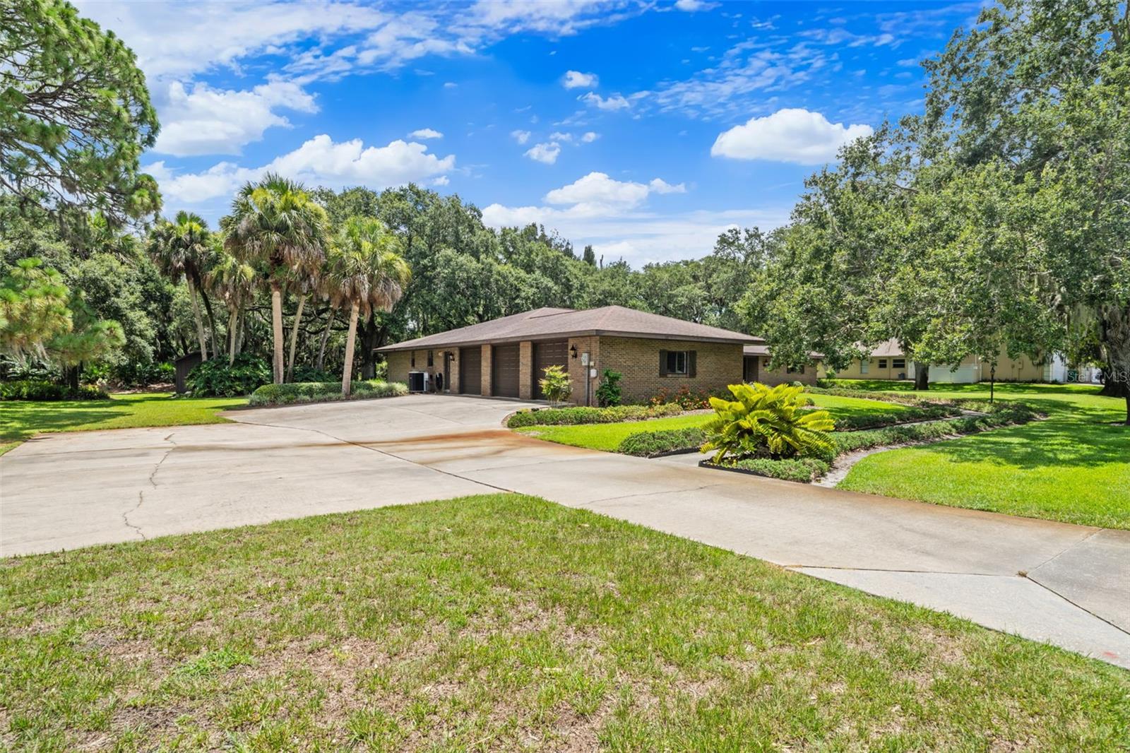 COUNTRY RIVER ESTATES - Residential