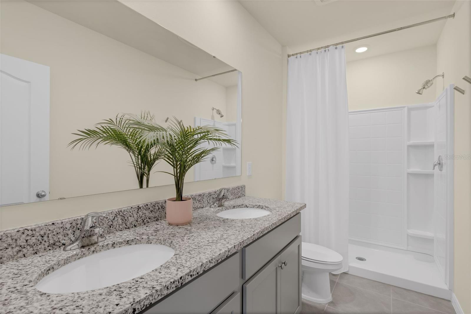 VENEZIA TWNHS - Residential