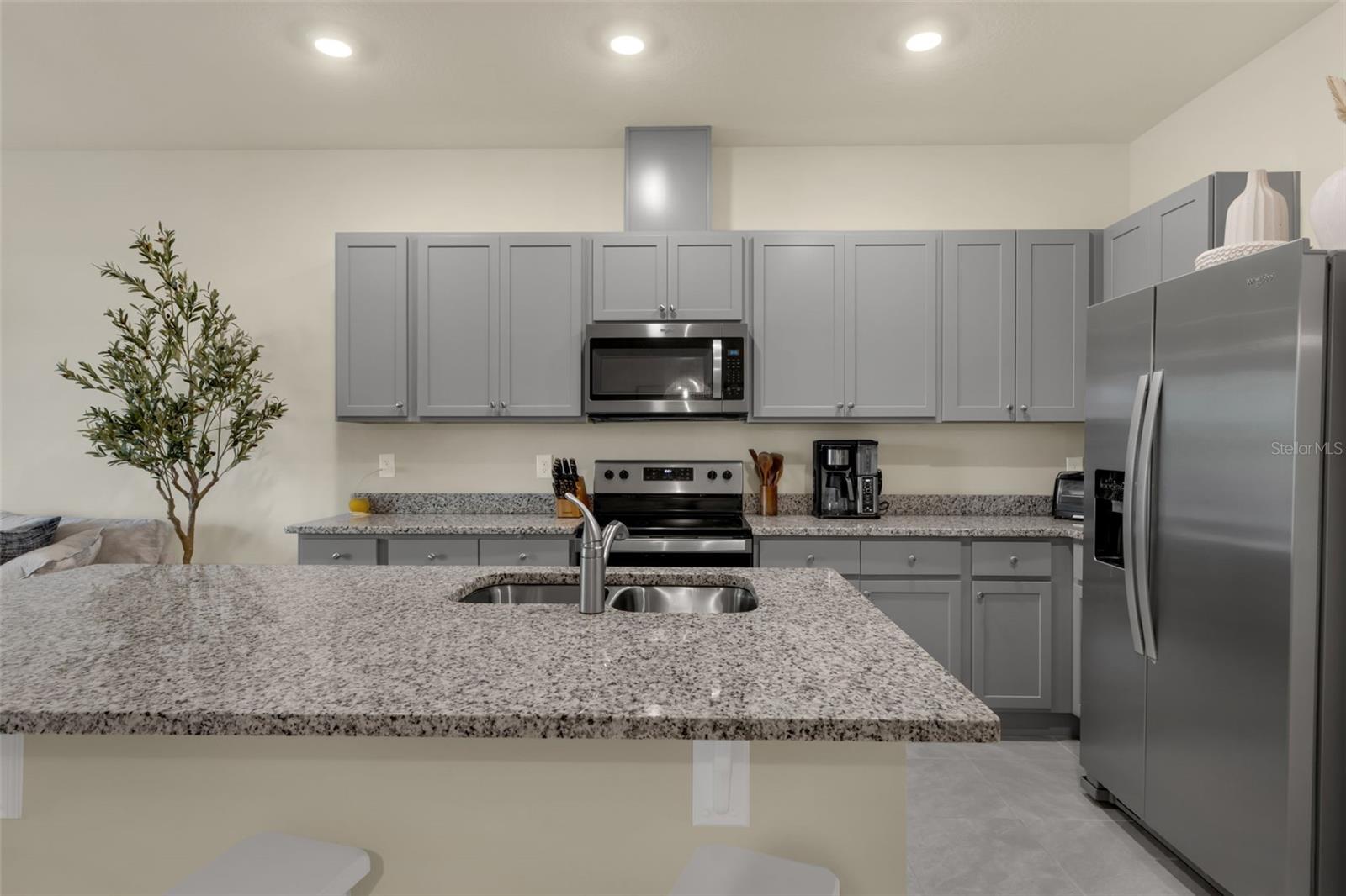 VENEZIA TWNHS - Residential