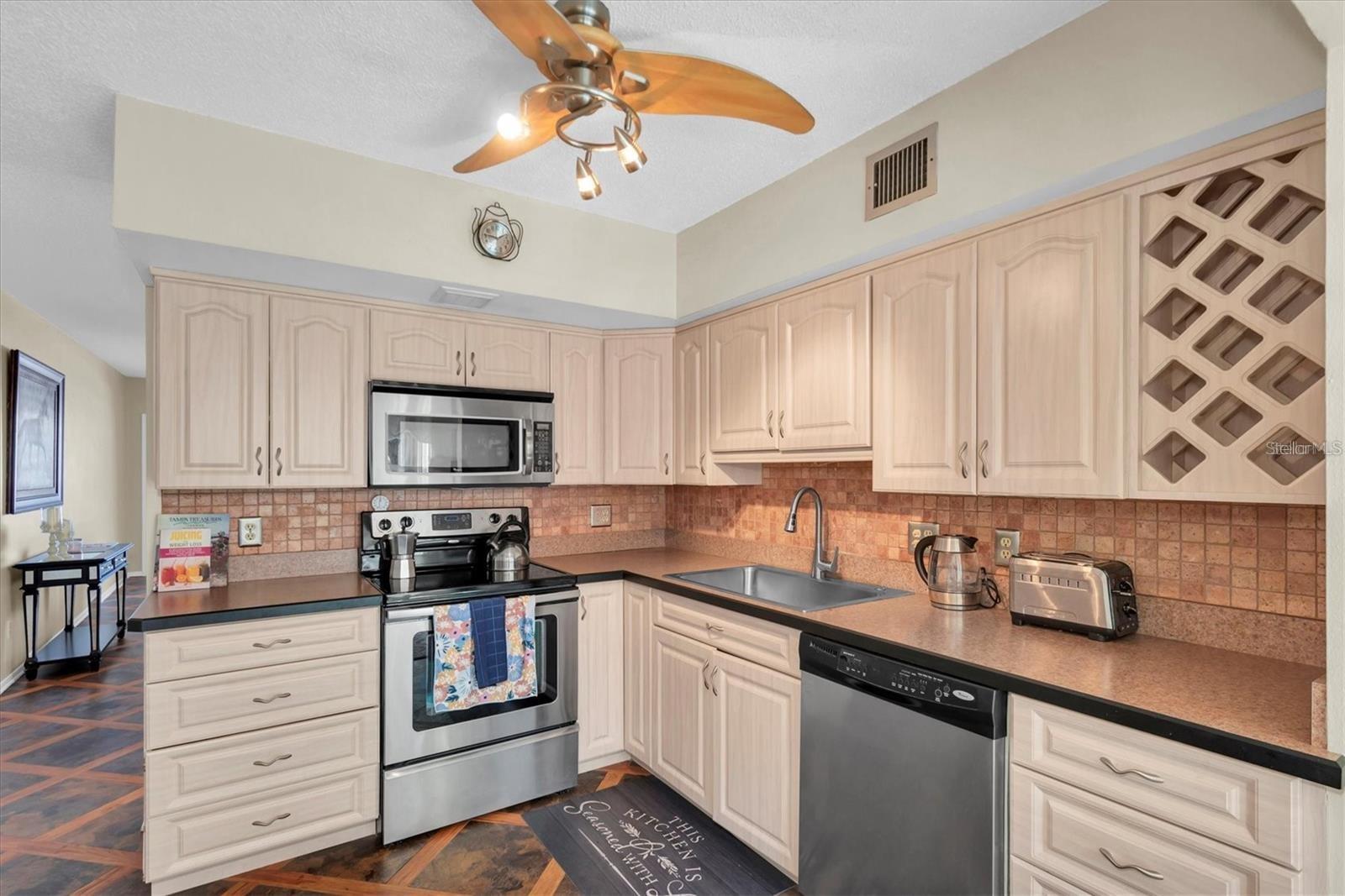 ON TOP OF THE WORLD - Residential Lease