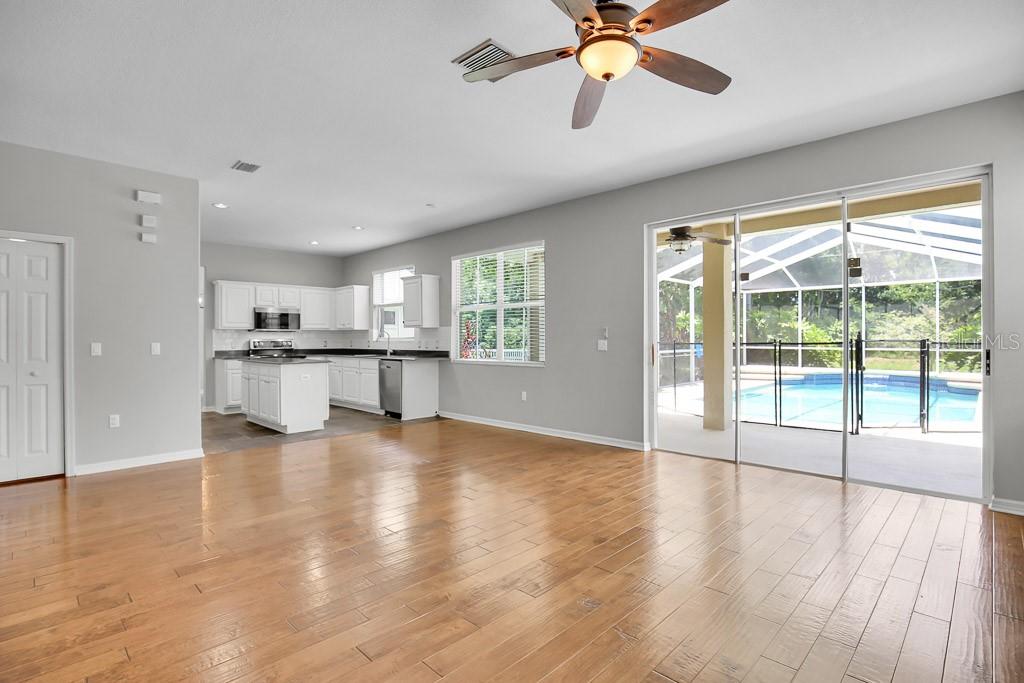 RIVER HILLS COUNTRY CLUB PARCE - Residential Lease