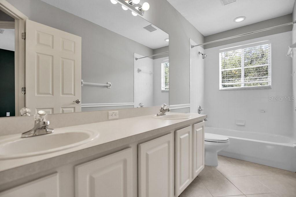 RIVER HILLS COUNTRY CLUB PARCE - Residential Lease