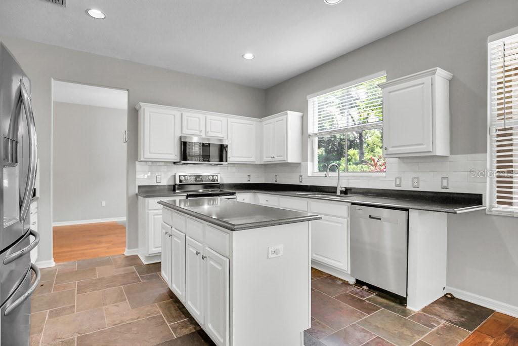 RIVER HILLS COUNTRY CLUB PARCE - Residential Lease