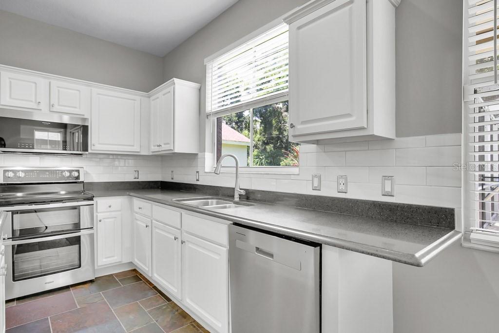 RIVER HILLS COUNTRY CLUB PARCE - Residential Lease