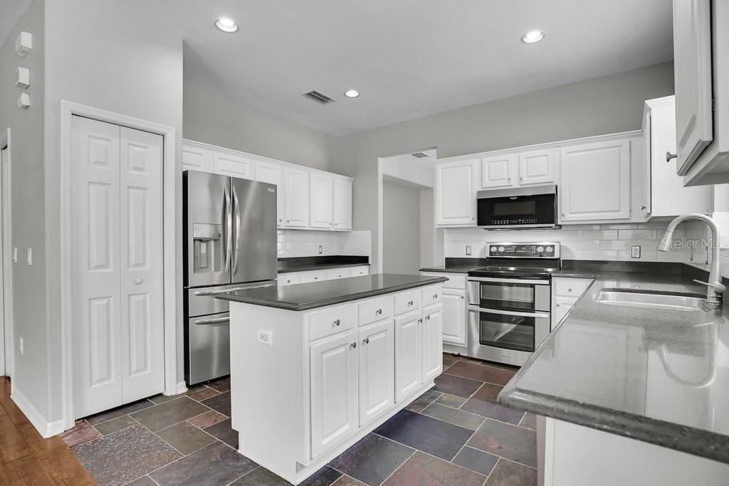 RIVER HILLS COUNTRY CLUB PARCE - Residential Lease