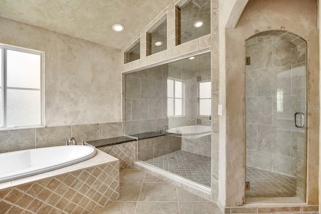 RIVER HILLS COUNTRY CLUB PARCE - Residential Lease