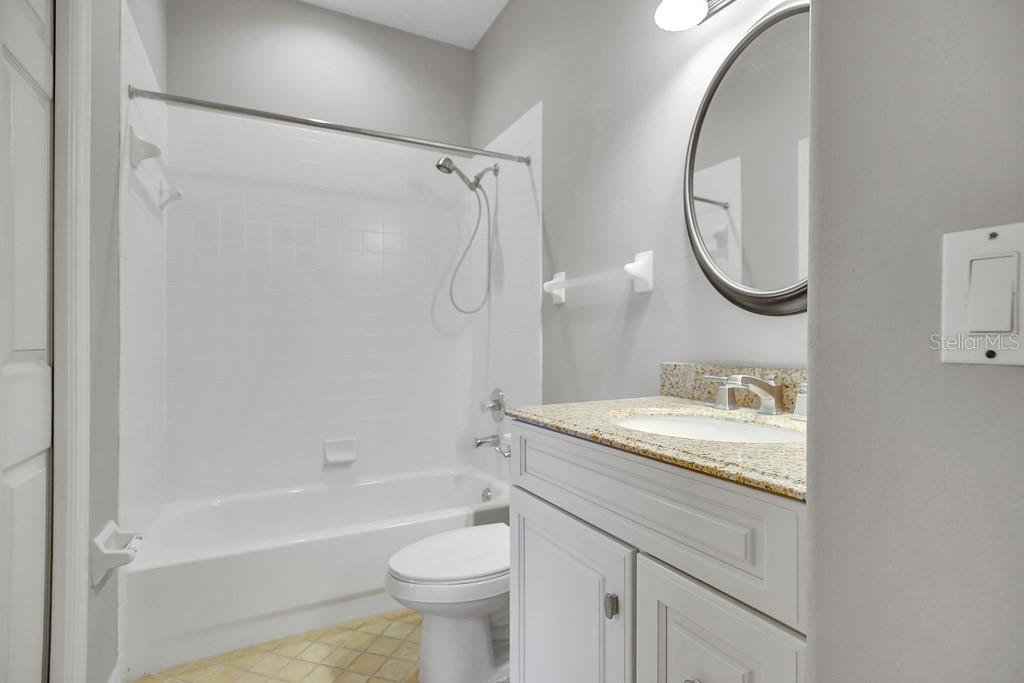 RIVER HILLS COUNTRY CLUB PARCE - Residential Lease