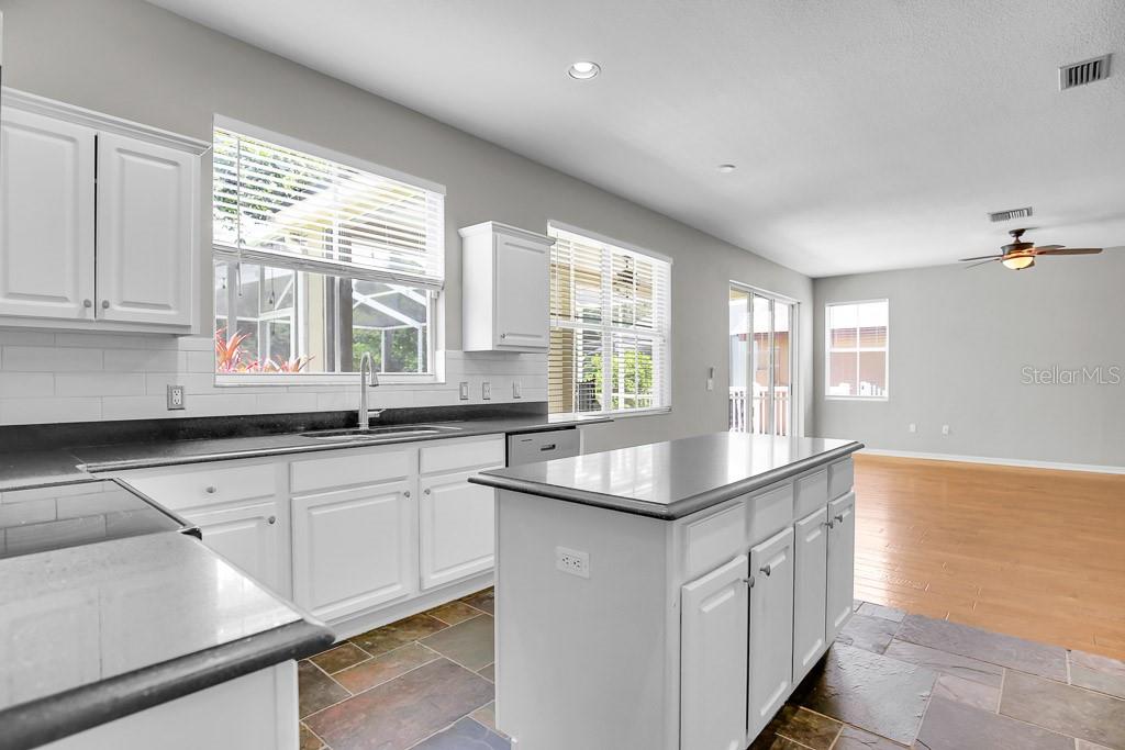 RIVER HILLS COUNTRY CLUB PARCE - Residential Lease