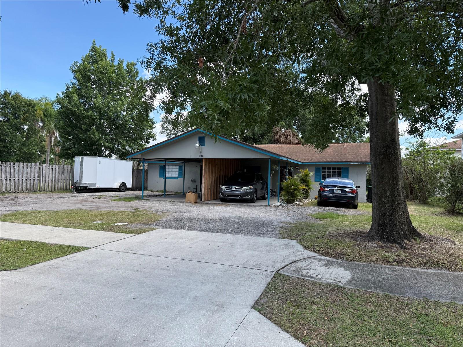 Located on a quiet, dead-end street in beautiful Belle Isle, is a diamond in the rough looking for a new owner. South of Downtown Orlando, close to the airport, shopping, restaurants and hospitals, Florida Mall, this home is close to everything and has tons of potential.
This is a Full DUPLEX, yes, both sides, you can occupy one and rent the other.