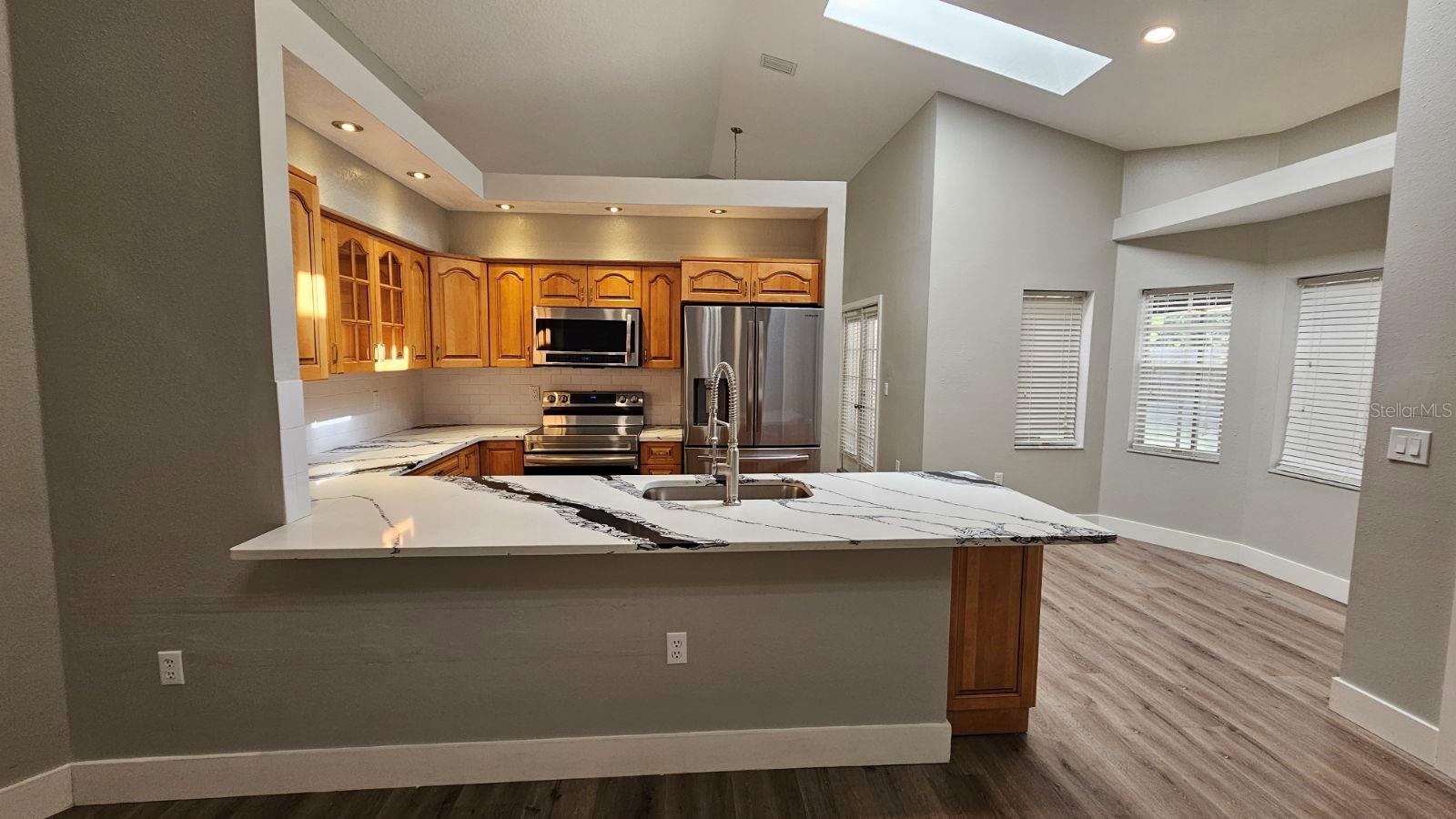 ROLLING OAKS ESTATES - Residential Lease