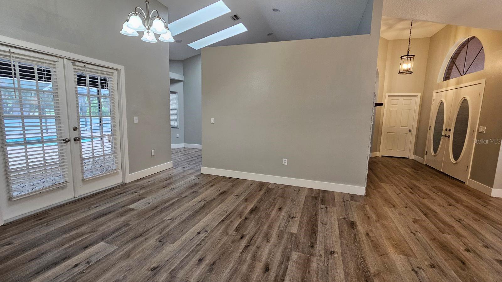 ROLLING OAKS ESTATES - Residential Lease