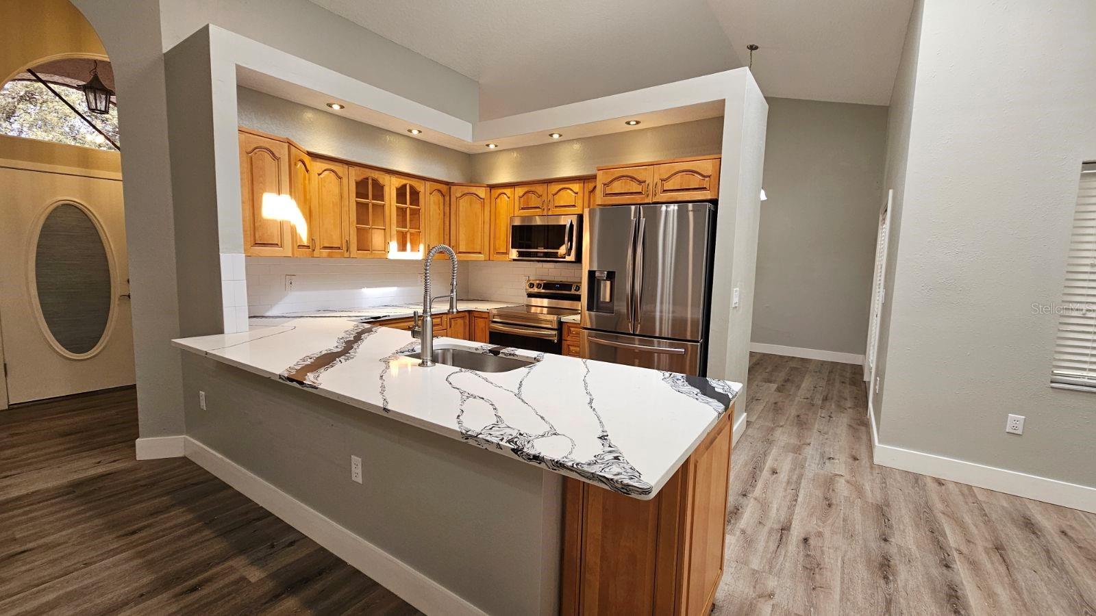 ROLLING OAKS ESTATES - Residential Lease