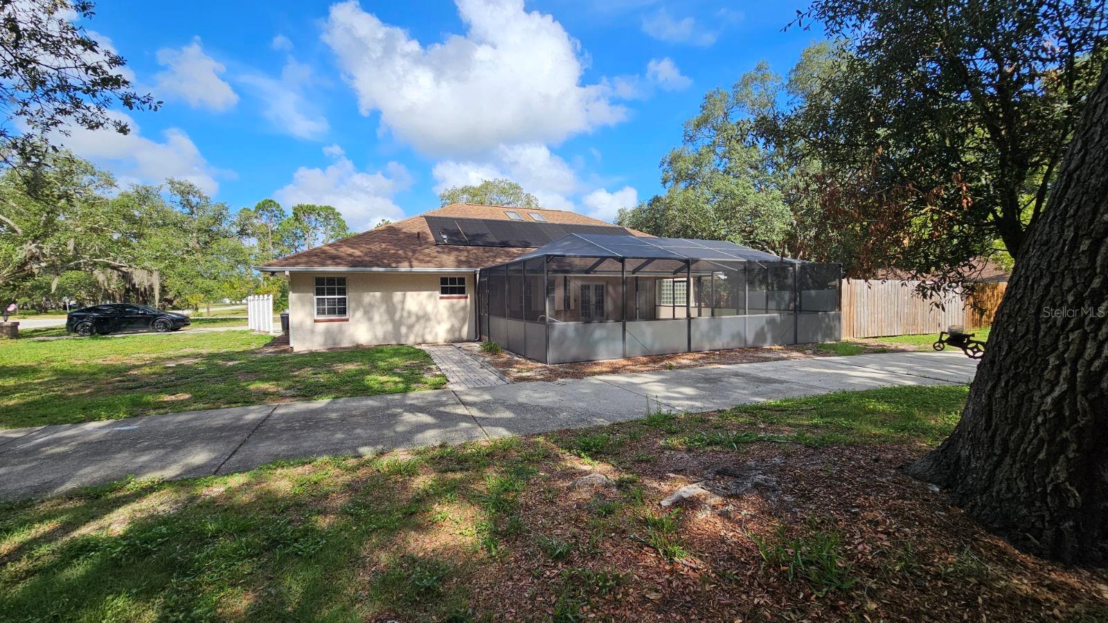 ROLLING OAKS ESTATES - Residential Lease