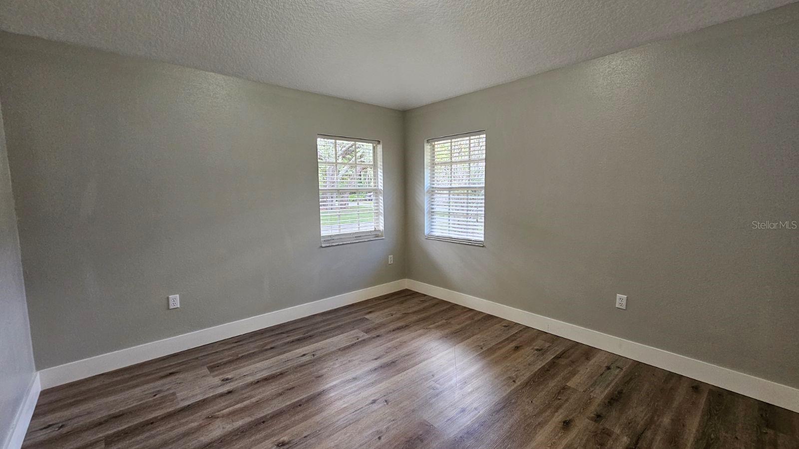 ROLLING OAKS ESTATES - Residential Lease