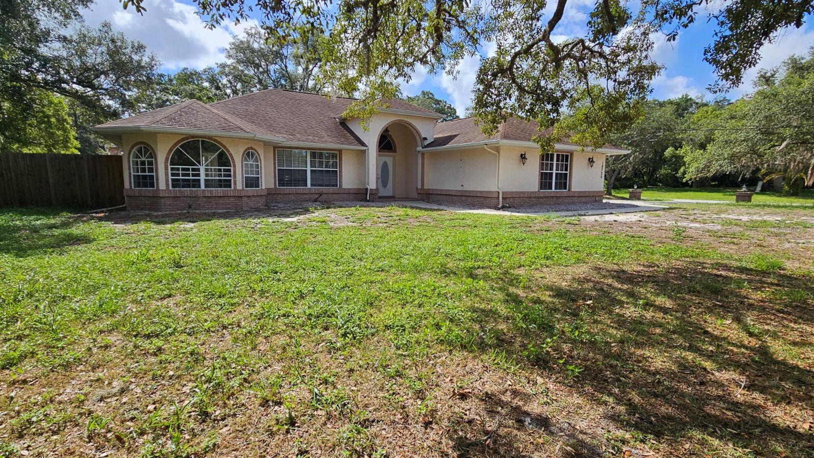 ROLLING OAKS ESTATES - Residential Lease